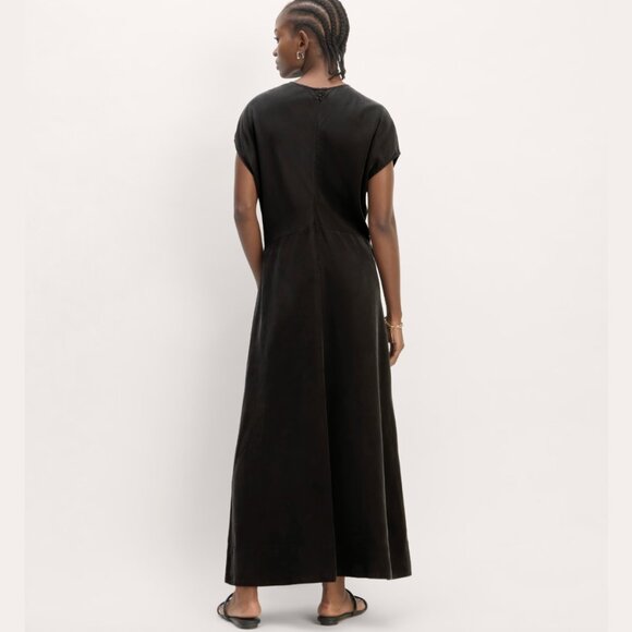 The TENCEL™ Short-Sleeve Midi Dress - Picture 4 of 5